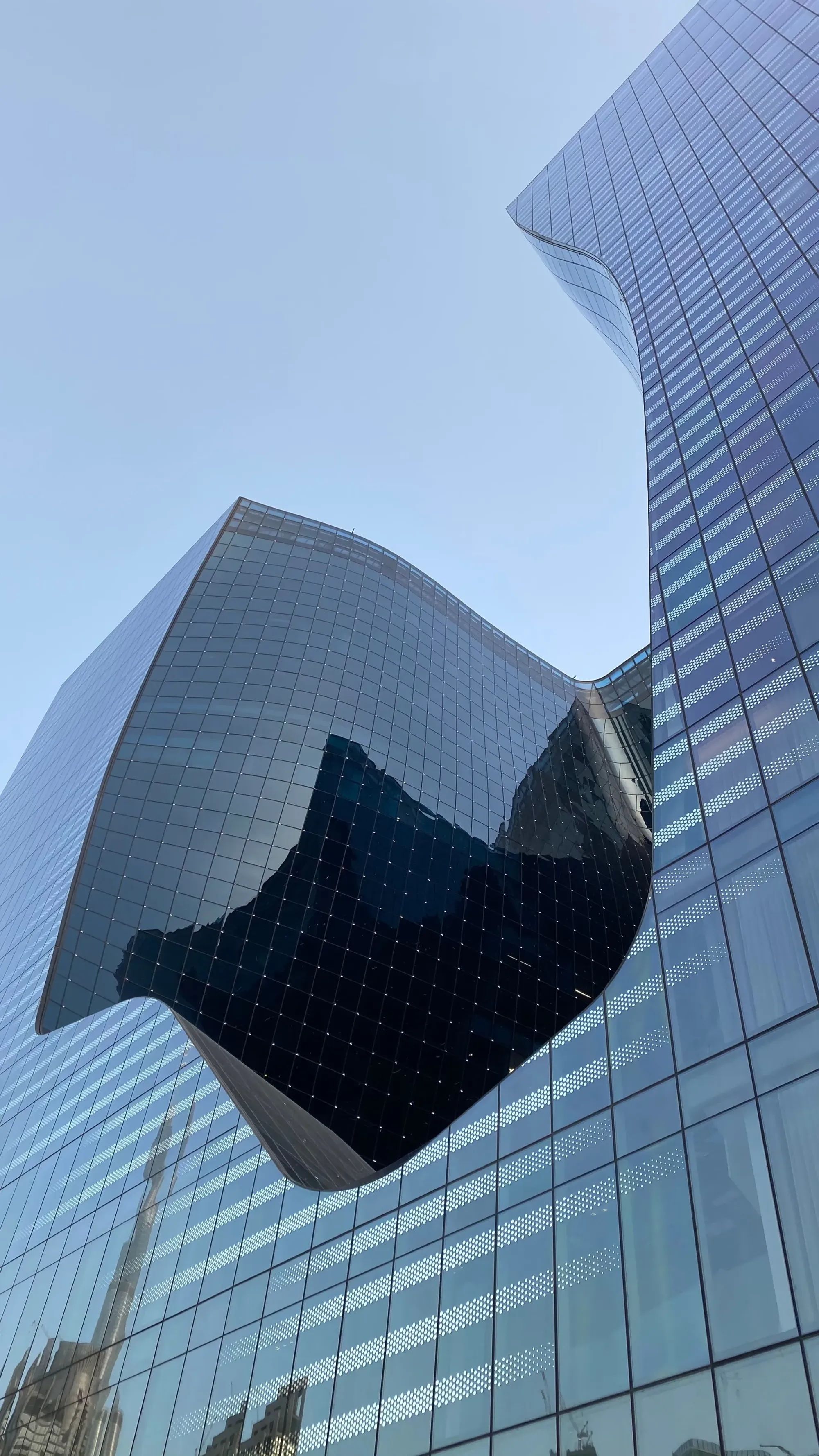 The Opus by Omniyat, ikoniczny budynek w Business Bay, Dubaj